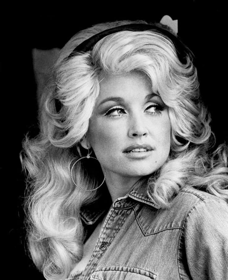 Dolly Parton als Beispiel für die 7 weiblichen Archetypen